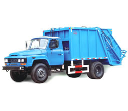 Camion à ordures avec compacteur à déchets