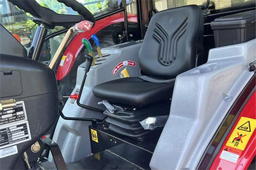 Intérieur du tracteur en plastique technique 